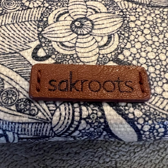 Sakroots Artist Circle Navy/White Clutch Organizer Zip Wallet - Picture 5 of 10